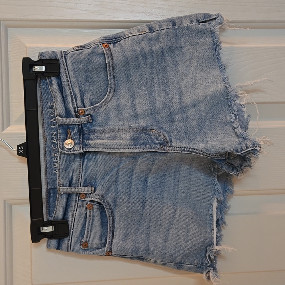 American Eagle highest rise 90's Boyfriend short. Size 00. Color Blue